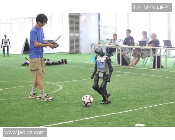 足球明星热衷的多元运动方式揭秘与他们的训练生活息息相关